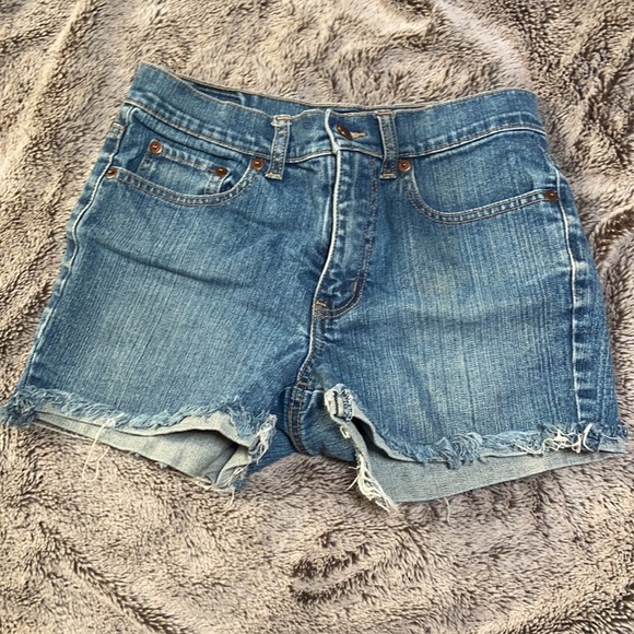 High Waisted New York and Co. Denim Shorts - Picture 4 of 6